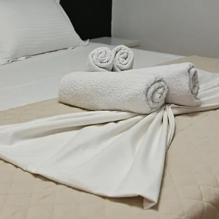 Zeusplace Black And White Retreat