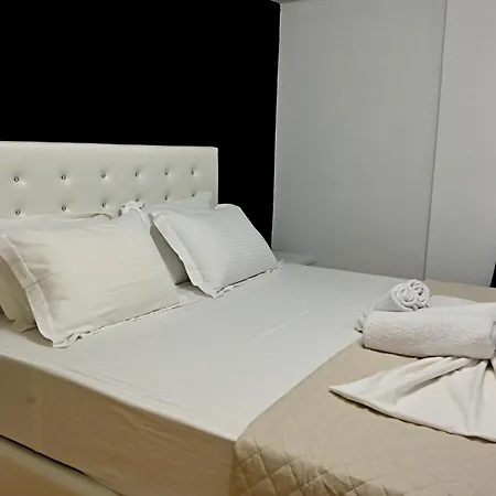 Zeusplace Black And White Retreat *