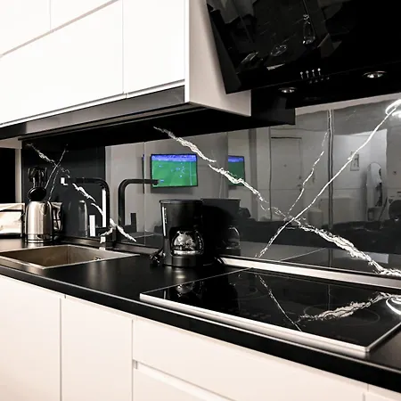 Zeusplace Black And White Retreat