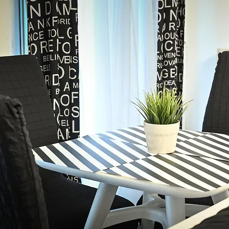 Zeusplace Black And White Retreat Daire Kateríni