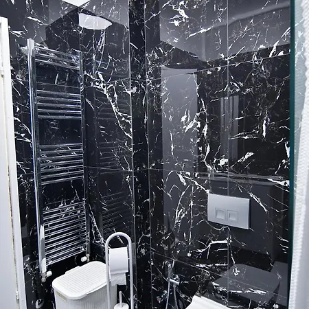 Zeusplace Black And White Retreat Daire