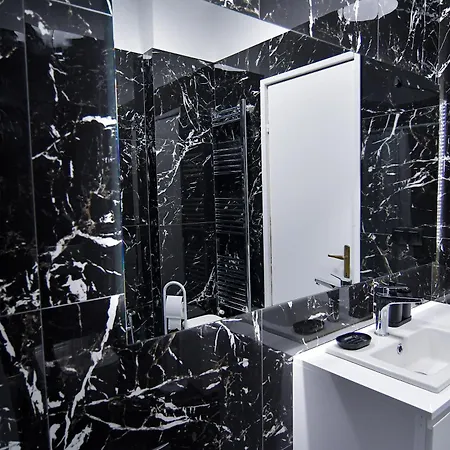 Zeusplace Black And White Retreat Daire *