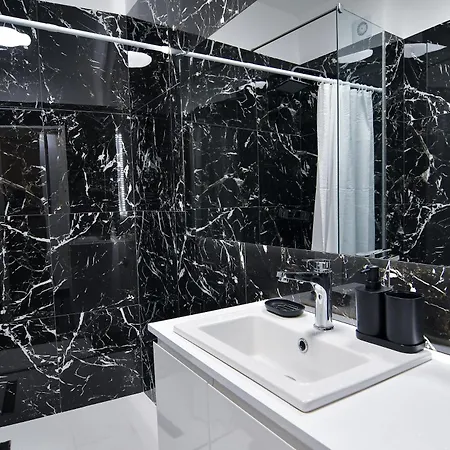 Daire Zeusplace Black And White Retreat *