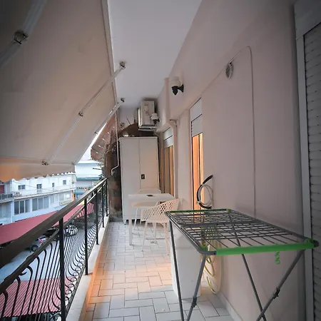 Zeusplace Black And White Retreat *