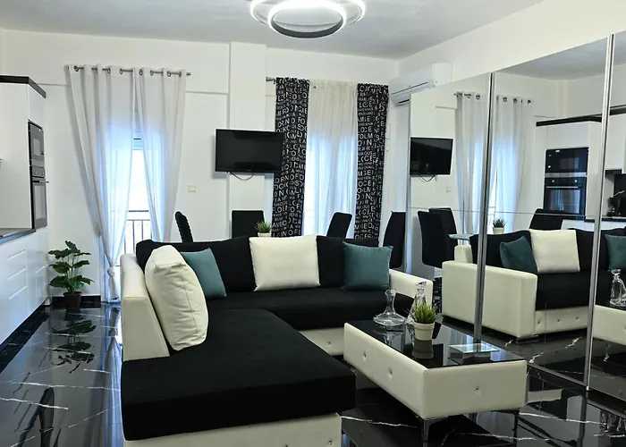 Zeusplace Black And White Retreat 公寓 卡泰里尼