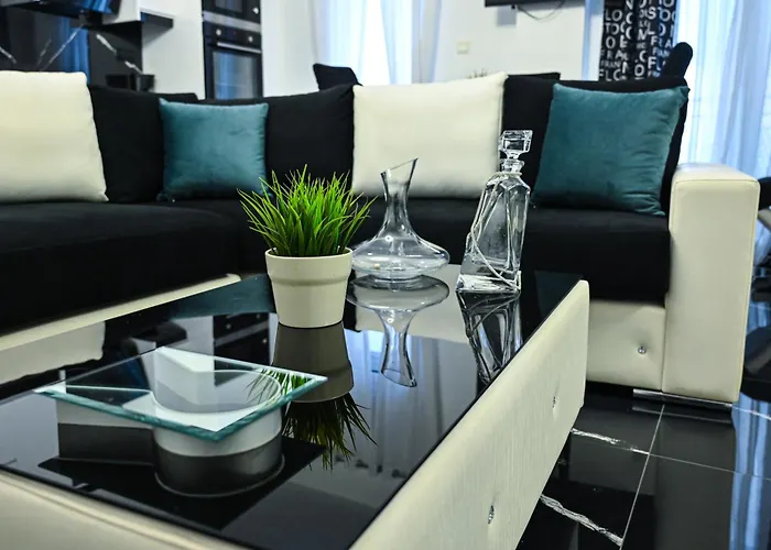 公寓 Zeusplace Black And White Retreat 卡泰里尼