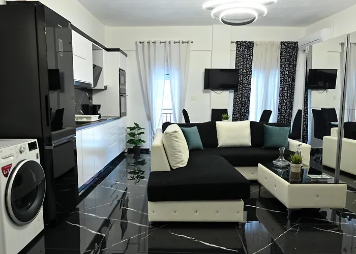 Zeusplace Black And White Retreat 公寓
