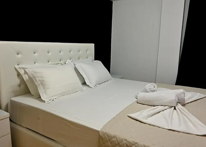 Zeusplace Black And White Retreat *